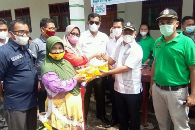 
					Bupati Palas Apresiasi PT.VAL Yang Melaksanakan Pasar Murah Minyak Goreng