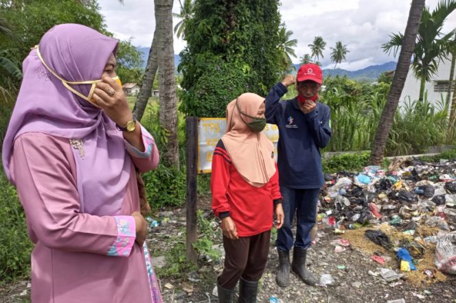 
					DLH Biarkan Sampah Menumpuk di Jalan Nusantara Pidoli Dolok