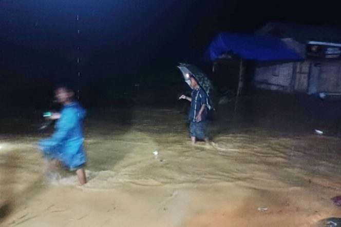 
					Hujan Lebat, Desa Kampung Baru Linggabayu Banjir, Warga Mengungsi Ketempat Aman
