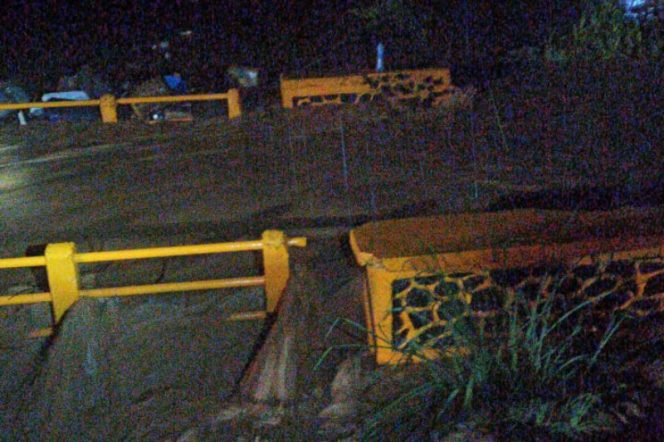 
					Banjir dan Longsor Kepung Batang Natal