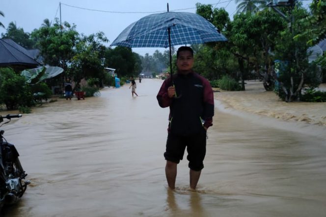 
					Desa Bonda Kase Tertutup Genangan Air Berwarna Coklat