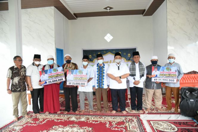 
					Bupati Dolly Bantu Pembangunan Sejumlah Masjid di Tapsel