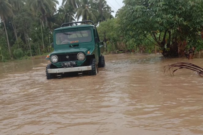 
					Banjir, Jalan Menuju Huta Bargot Tak Bisa Dilewati