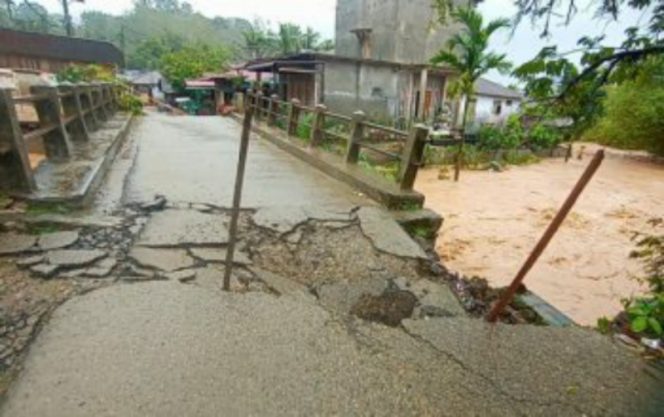 
					Jembatan Desa Lobung di Lingga Bayu Nyaris Putus