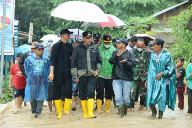 
					Bupati Madina Tinjau Beberapa Titik Banjir di Hutabargot dan Panyabungan Barat