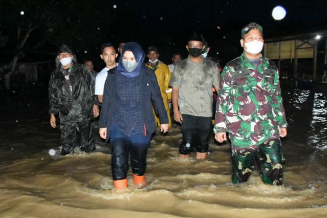 
					Wabup Atika Tinjau Lokasi Banjir Beberapa Desa di Kecamatan Siabu
