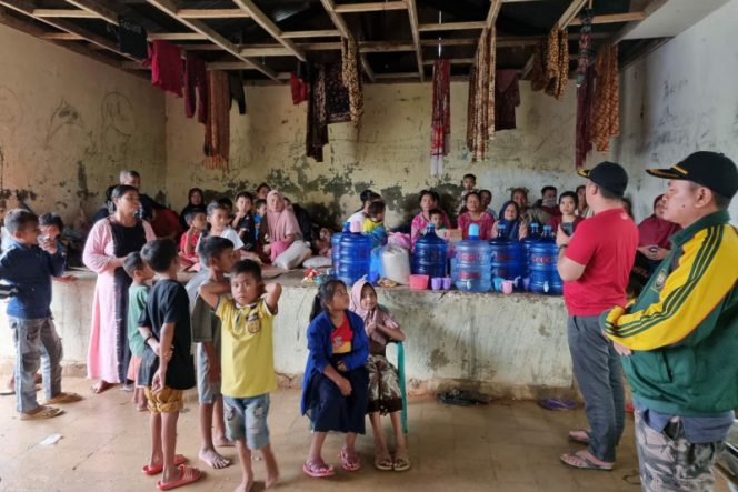 
					Kacabjari Berserta IAD Cabjari Natal Salurkan Bantuan di Posko Pengungsi Sikara Kara I