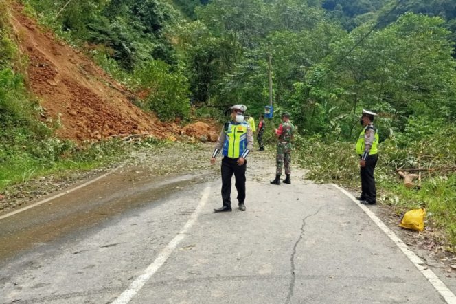 
					Akses Jalan Panyabungan – Natal Masih Terputus