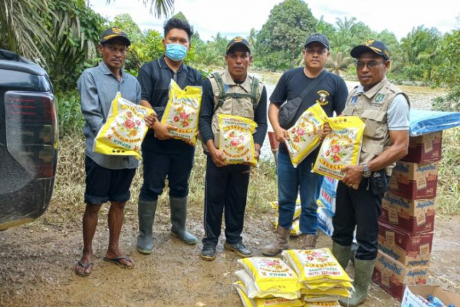
					Manajemen Kebun Plasma PTPN 4 Bantu Pengungsi Banjir Desa Batu Sondat