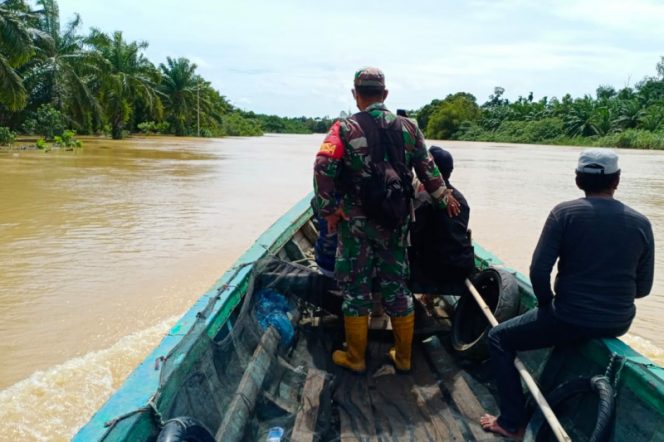 
					Akses Darat Sulit Dilalui, Posko Batahan Salurkan Bantuan Jalur Sungai