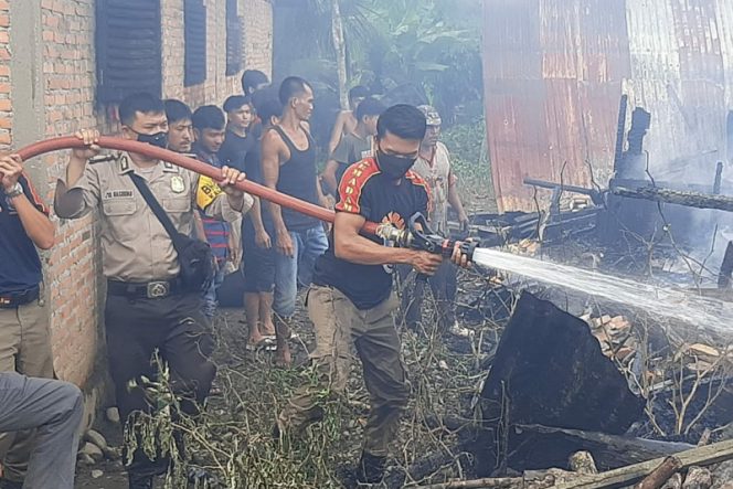 
					Satu Unit Rumah Semi Permanen Di Desa Sihiuk Palas Hangus Terbakar