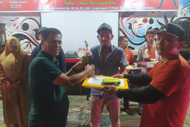 
					Sahrun Hasibuan Apresiasi Kegiatan Festival Music Acountik Dan Caver Lagu Di Al-El Cafe Sibuhuan