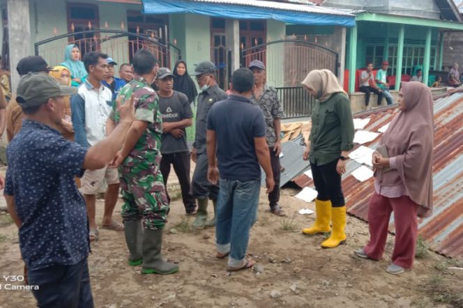 
					Atika Perintahkan Kades Pasar V Cari Hibah Tanah Biar Dibangun Kantor Desa Dan Polindes Yang Rusak