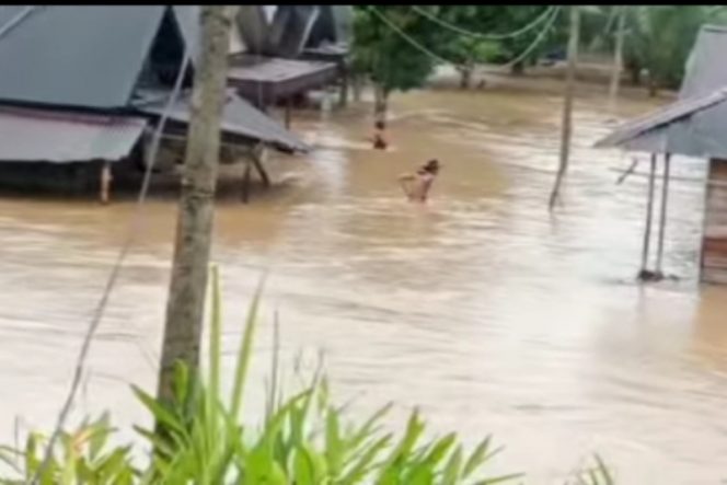 
					Banjir di Desa Hutaimbaru Muara Batang Gadis Belum Surut