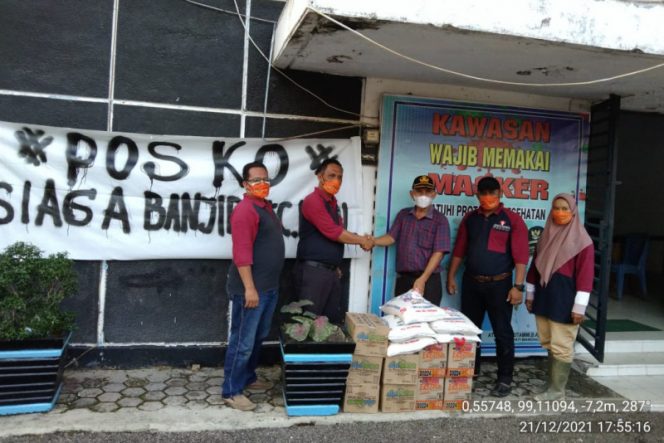 
					Artha Graha Peduli Serahkan Bantuan Untuk Korban Banjir ke Posko Kantor Camat Natal