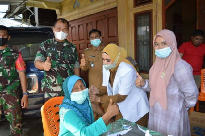 
					Dandim 0212/Tapsel Tak Kenal Lelah Mendukung Pemda Dalam Serbuan Vaksinasi