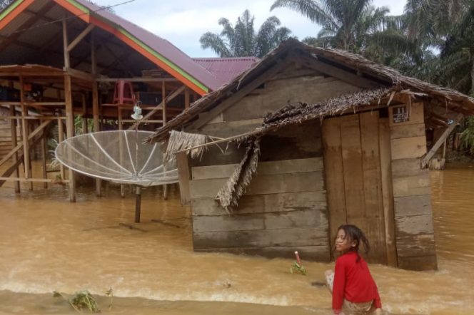 
					Camat Natal Mohonkan Bantuan Perbaikan Rumah Warga Yang Rusak Akibat Banjir Ke PT. RMM