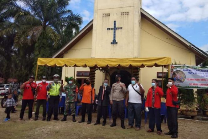 
					Polsek Sosa Lakukan Pengamanan Gereja Saat Nataru