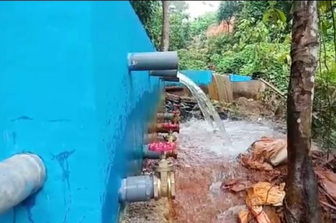 
					Proyek Air Bersih Bernilai Kontrak Rp.1,1 M Dikelurahan Simpang Gambir Terkesan Asal Jadi