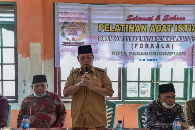 
					Wawakot Buka Acara Pelatihan Adat Istiadat Diselenggarakan Forkala Padangsidimpuan