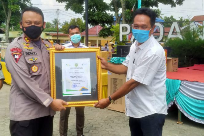 
					Ibnu Sakti Nasution Terima Aword Journalis Dari Pemkab Padang Lawas