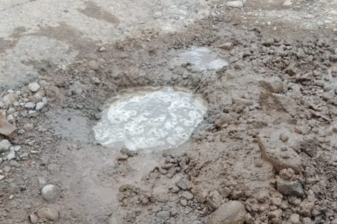 
					Pipa Proyek Air Bersih Rp.1,1 M di Simpang Gambir Bocor Lagi