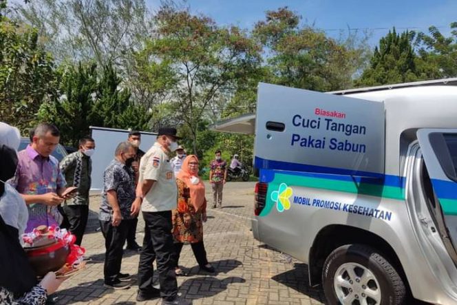 
					Bupati Sukhairi Serahkan Mobil Promkes Untuk Dipergunakan Dinas Kesehatan Madina