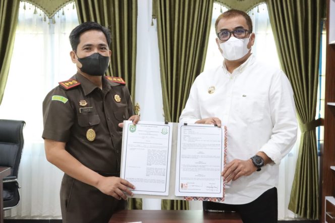 
					Bupati Madina Tanda Tangani MOU Bantuan Hukum Dengan Kajari