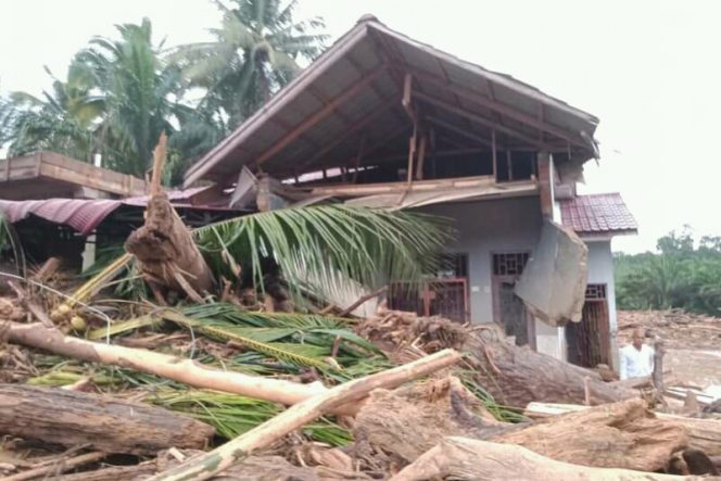 
					BPBD Palas : Tumpukan Kayu Dihulu Sungai Salah Satu Penyebab Banjir Bandang Di Kecamatan Batang Lubu Sutam