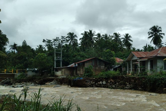 
					Banjir Sungai Simalagi Timbulkan Abrasi, Rumah Warga Terancam Runtuh