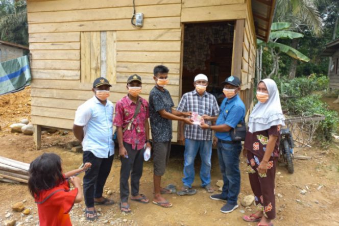 
					82 KPM Desa Muara Pertemuan Terima BLT Untuk 7 Bulan Sekaligus