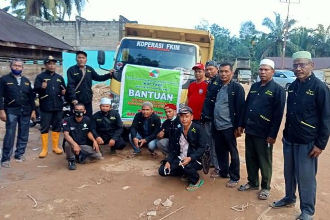 
					Koperasi FKIM Palas Bantu Korban Bencana Banjir Bandang