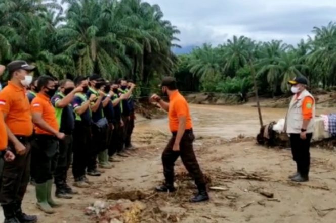 
					Plt. Bupati Palas Ikuti Apel Pagi Bersama 50 Relawan PHG Untuk Kegiatan Pasca Bencana