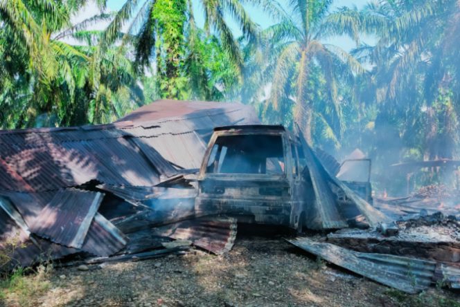 
					Kejadian di Desa Mondang Sosa, Rumah Serta Gudang Berisikan Angkot Hangus Terbakar
