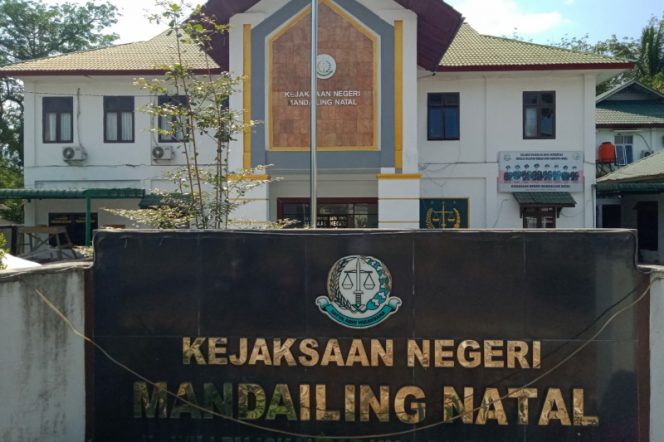 
					Dugaan Korupsi Dana Afirmasi Disdik Madina, 100 Orang Kepala Sekolah Sudah Diperiksa Jaksa