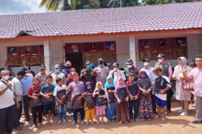 
					Dinas Pendidikan Palas Bantu Siswa Korban Banjir Batang Lubu Sutam