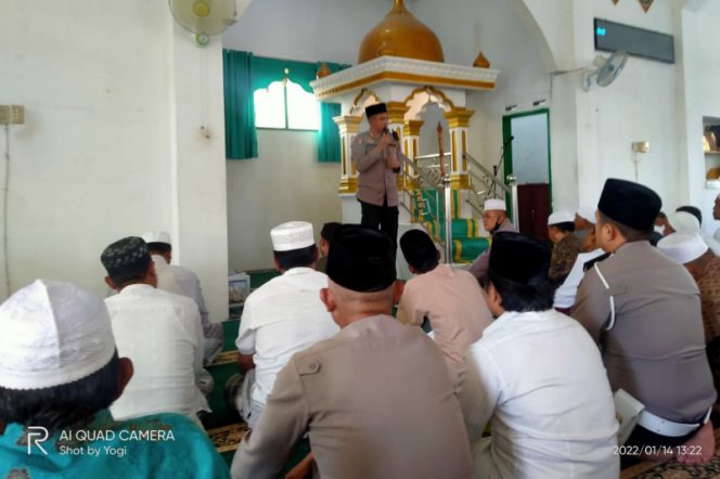 
					Jumat Keliling di Masjid Syuhada Sipolu – polu Kapolres Madina Lantunkan Azan, Kasat Binmas Khatib