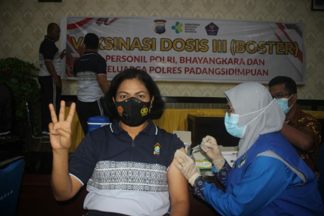 
					Polres Padangsidimpuan Gelar Vaksinasi III Booster Bagi Anggota