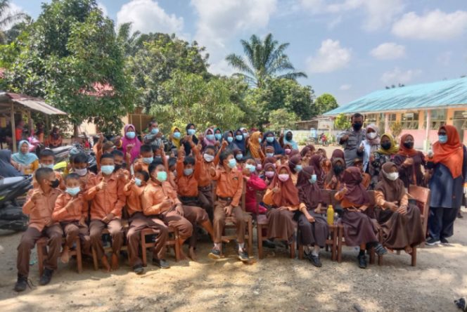 
					Vaksinasi Anak di SD Negeri 325 Sinunukan Mendapat Dukungan Orang Tua Siswa