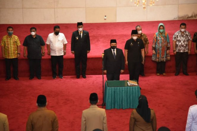 
					Bupati H. Dolly Pasaribu Spt. MM. Lantik 36 Pejabat Administrator Di Tapsel