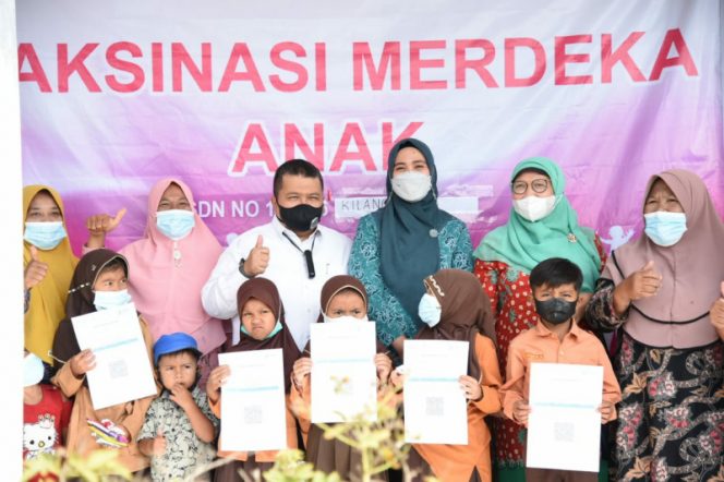 
					Bupati H. Dolly Pasaribu Tinjau Vaksinasi Merdeka Anak Di SDN 101234 Kilang Papan Sipirok 