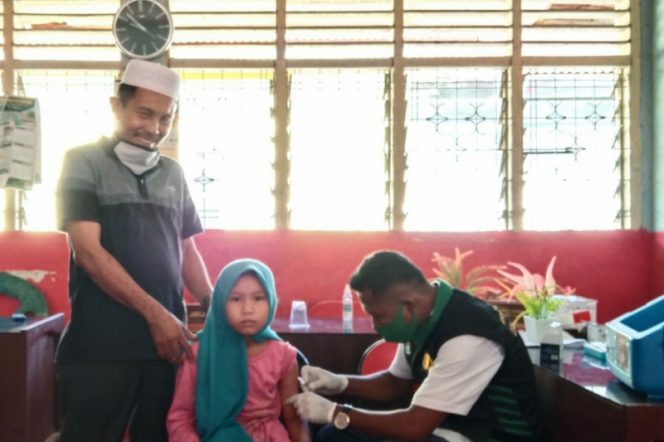 
					Meski Hari Libur, Camat Ranto Baek Genjot Capaian Vaksinasi Merdeka Anak