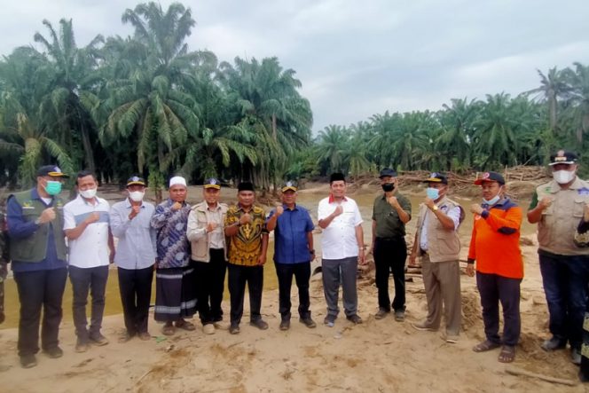 
					Iskan Qolba Lubis Mengaku Seriusi Bantu Pemulihan Pasca Banjir Bandang di Palas