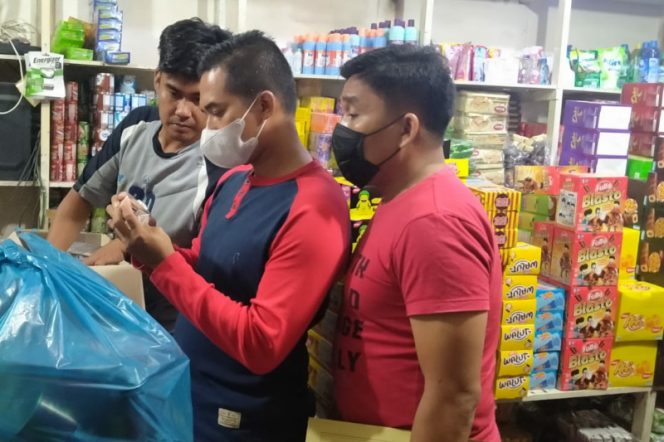 
					Cek Makanan Kadaluarsa, Tim Jatanras Satreskrim Polres Madina Sidak Sejumlah Grosir