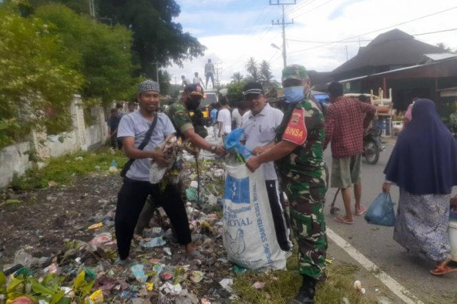 
					Forkopincam Siabu Bersama FPS dan Dinas LH Gelar Gotong Royong Masal