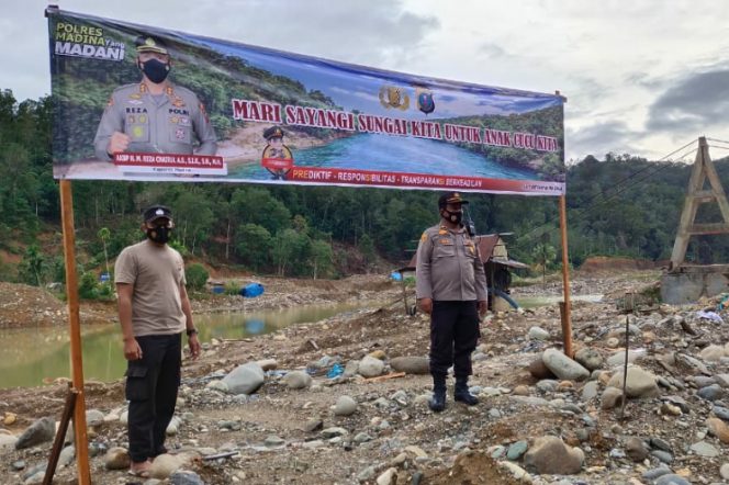 
					Polres Madina Pasang Spanduk Himbauan di Sepanjang DAS Batang Natal