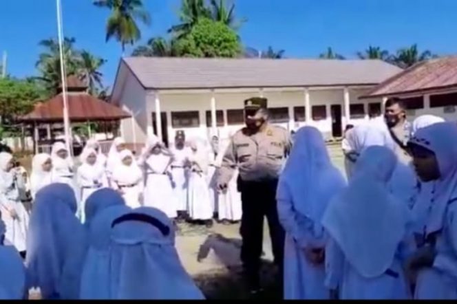 
					Bhabinkamtibmas Polsek Barumun Berikan Penyuluhan dan Imbauan Vaksin ke Pelajar SD