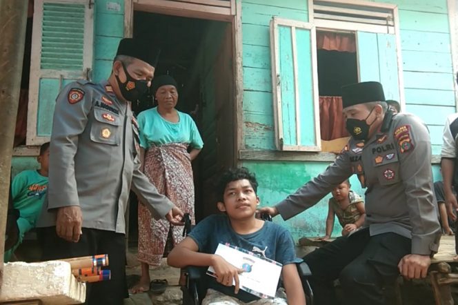 
					Nasrin Penyandang Disabilitas asal Desa Bange Akhirnya Dikunjungi Kapolres Madina