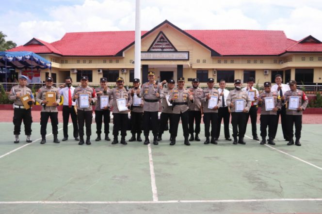 
					Kapolres Madina Berikan Reward 18 Personil Satuan Reserse Narkoba