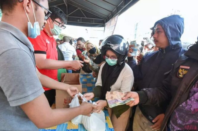 
					Operasi Pasar Minyak Goreng Diserbu Warga Padang Matinggi